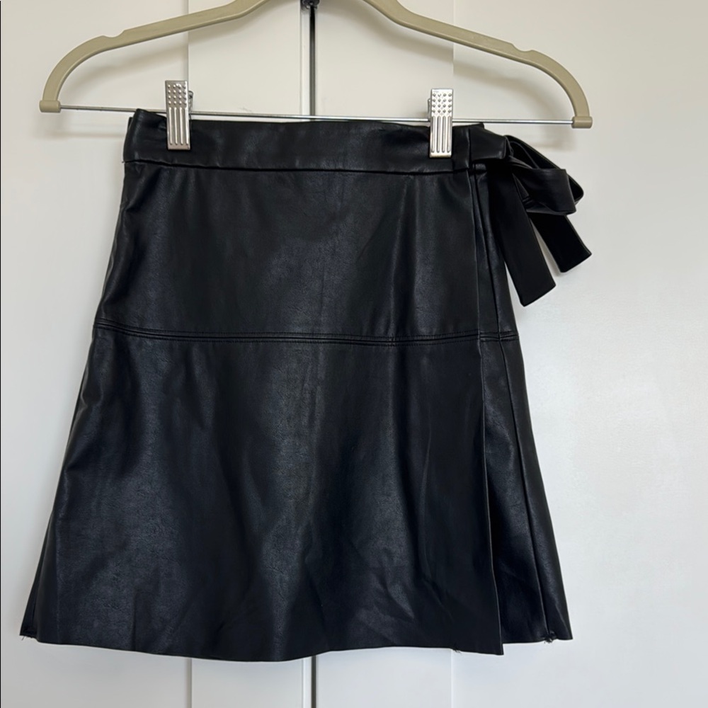 Elegant Black Faux Leather Skirt
